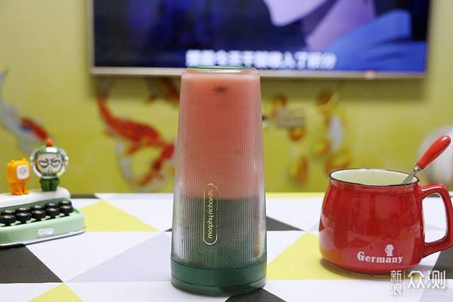 無線充電，40秒冰爽一夏 摩飛榨汁杯深度體驗